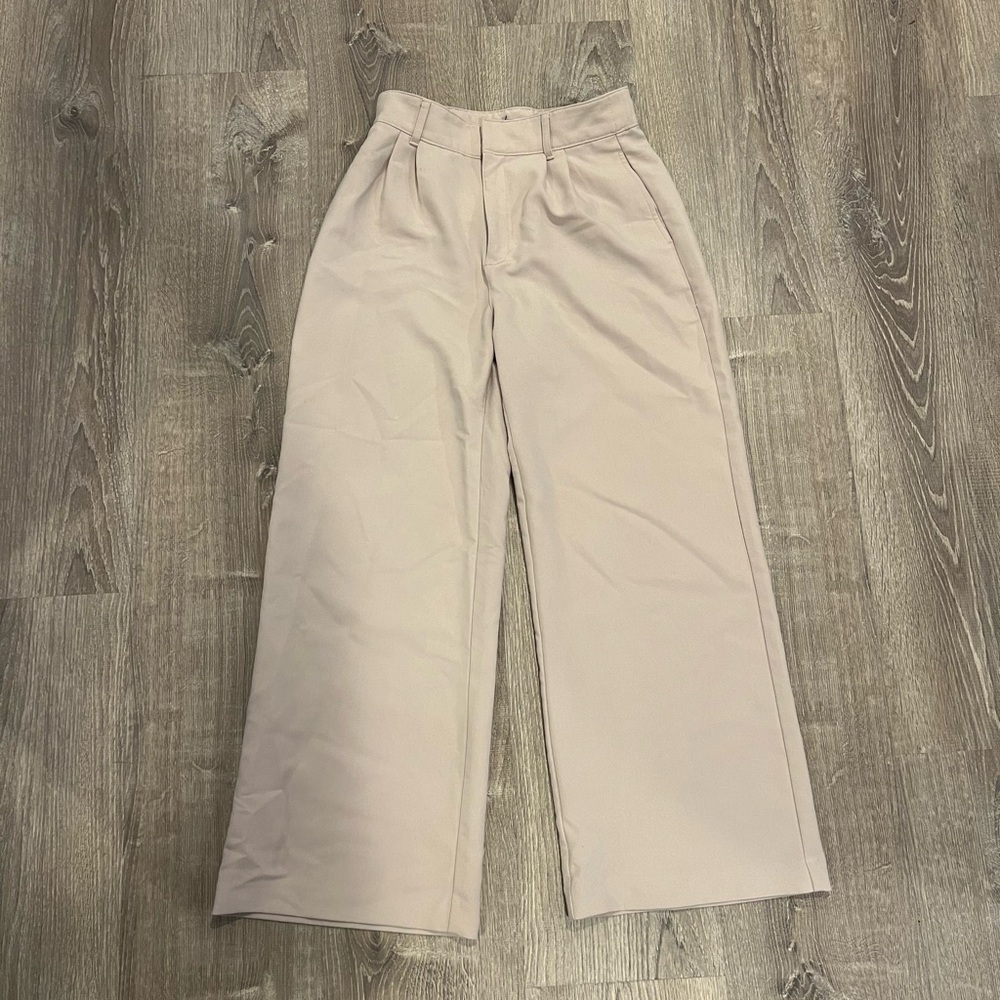 abercrombie & fitch cream wide leg slacks size small short